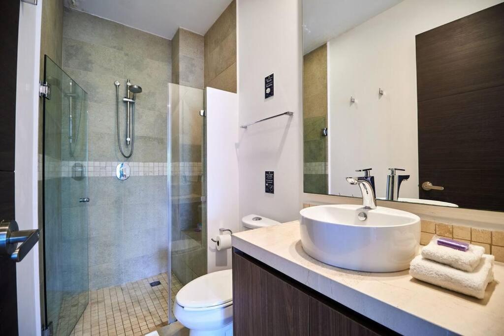 Serene Private Rooftop Jacuzzi Penthouse 2 Pools 5 Min To + Gym